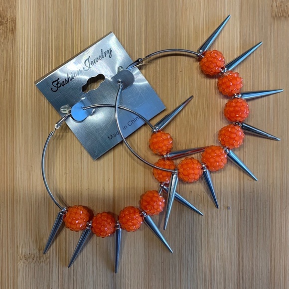 Fashion Jewelry Basketball Wife Hoop spike Earring - Picture 1 of 1